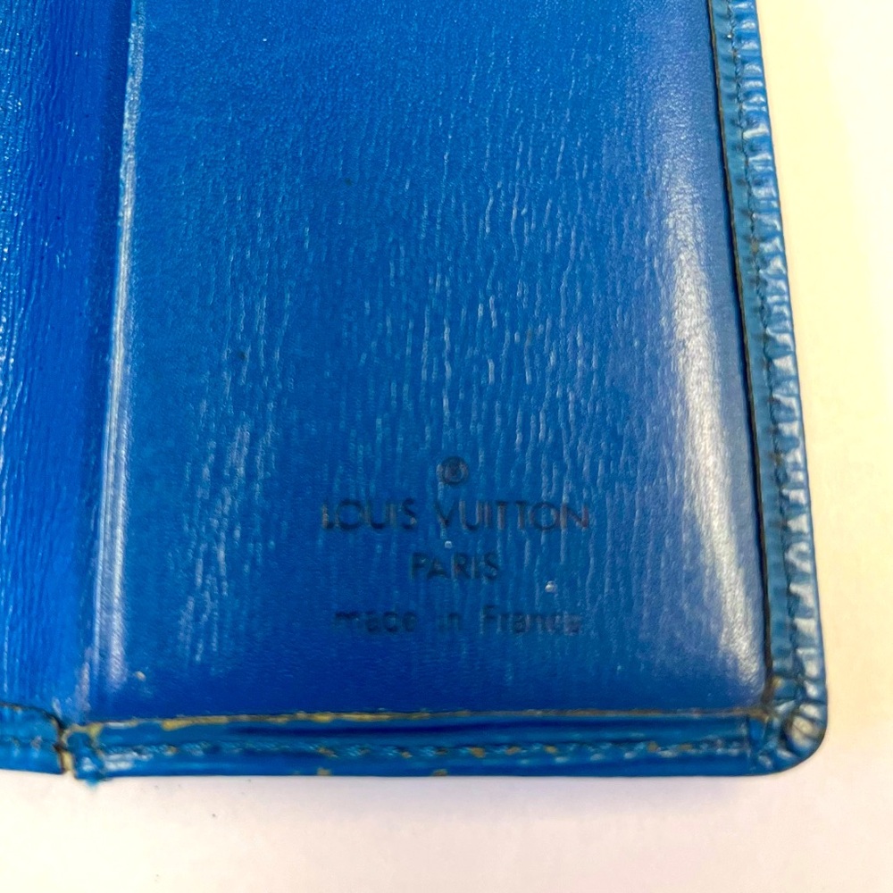 Louis Vuitton Blue Epi Card Holder - Picture 3 of 13